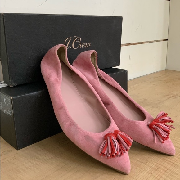 Pink suede flats with pointy toes & tassels - Picture 2 of 7